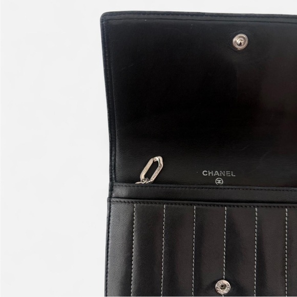 Vintage Chanel Quilted Lambskin Bifold Wallet - Picture 5 of 8